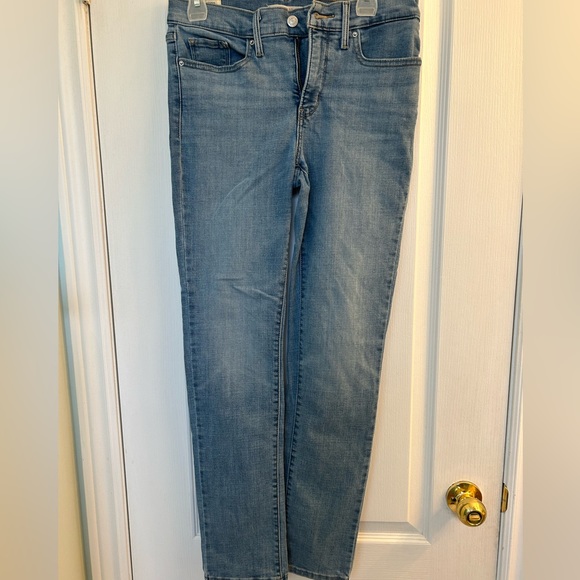 Levi’s 312 Shaping Slim jeans - Picture 1 of 6